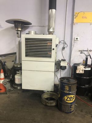 इंग्लैंड में लोकप्रिय 120Kw पोर्टेबल अपशिष्ट तेल हीटर 100L तेल टैंक के साथ